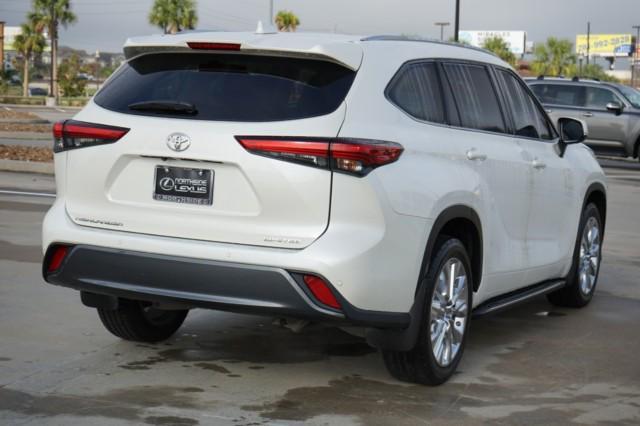 used 2020 Toyota Highlander car, priced at $28,322