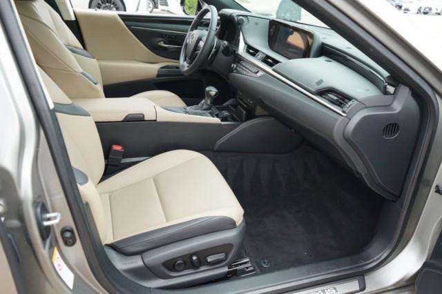 used 2019 Lexus ES 350 car, priced at $28,086