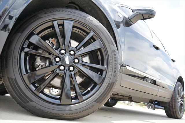 used 2022 Cadillac XT5 car, priced at $30,950
