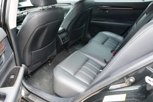 used 2018 Lexus ES 300h car, priced at $25,124