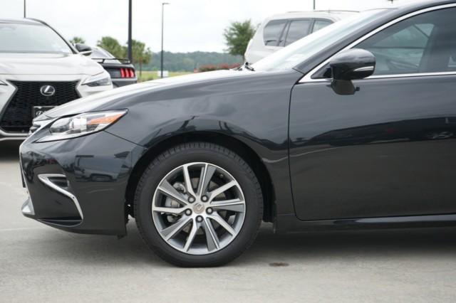 used 2018 Lexus ES 300h car, priced at $25,124