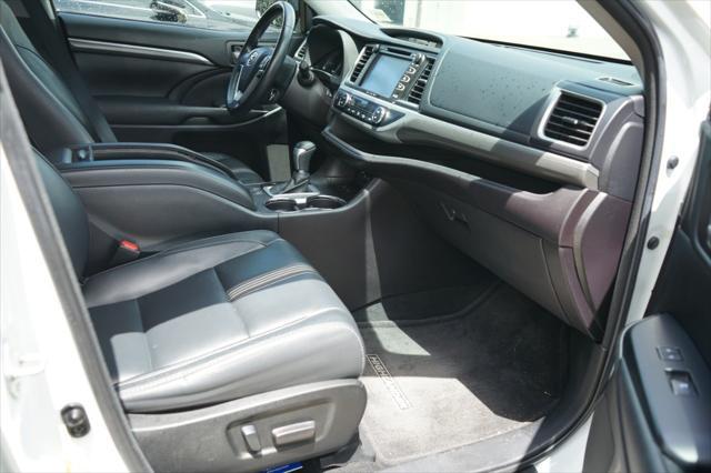 used 2018 Toyota Highlander car, priced at $22,650