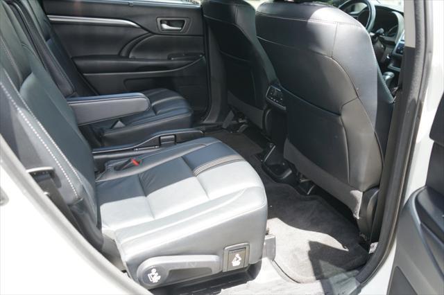 used 2018 Toyota Highlander car, priced at $22,650