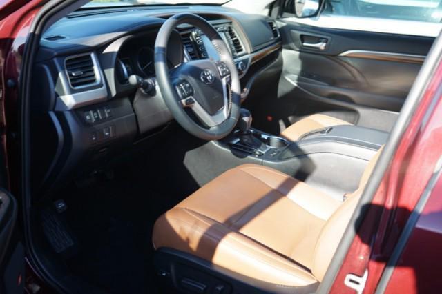 used 2019 Toyota Highlander car, priced at $27,900