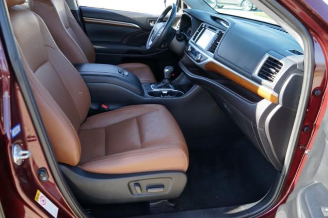 used 2019 Toyota Highlander car, priced at $27,900