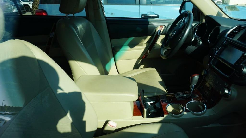 used 2013 Toyota Highlander car, priced at $12,710