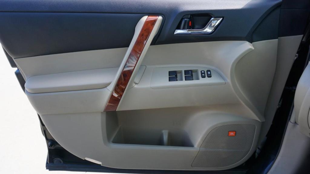 used 2013 Toyota Highlander car, priced at $12,710
