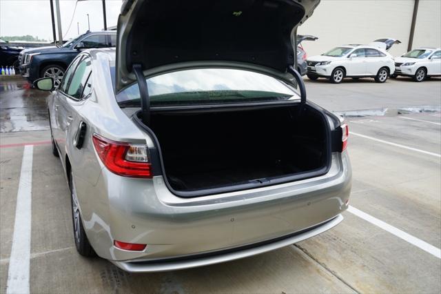 used 2017 Lexus ES 300h car, priced at $25,393