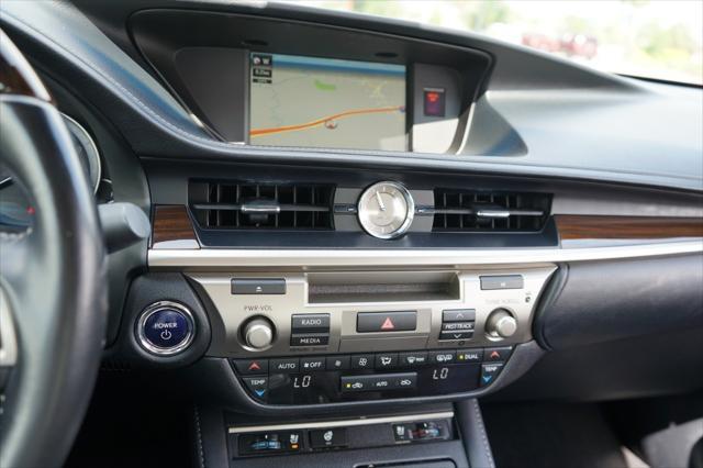 used 2017 Lexus ES 300h car, priced at $25,393