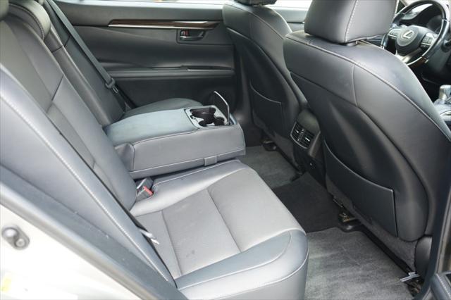 used 2017 Lexus ES 300h car, priced at $25,393