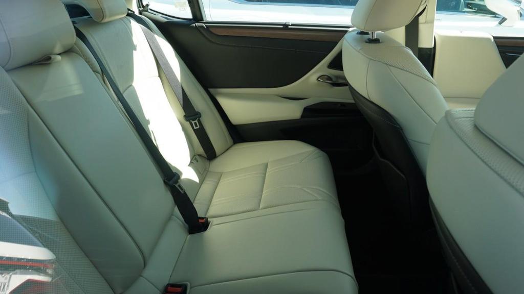 used 2024 Lexus ES 300h car, priced at $51,900