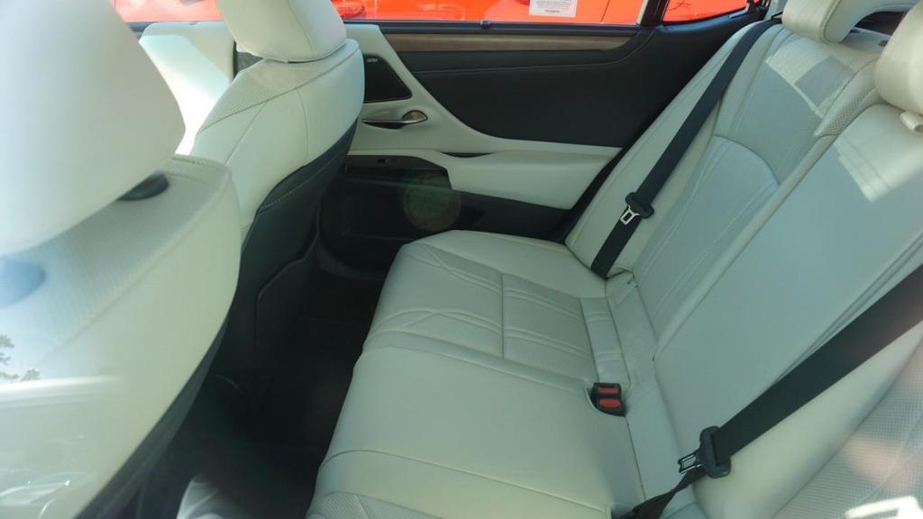 used 2024 Lexus ES 300h car, priced at $51,900