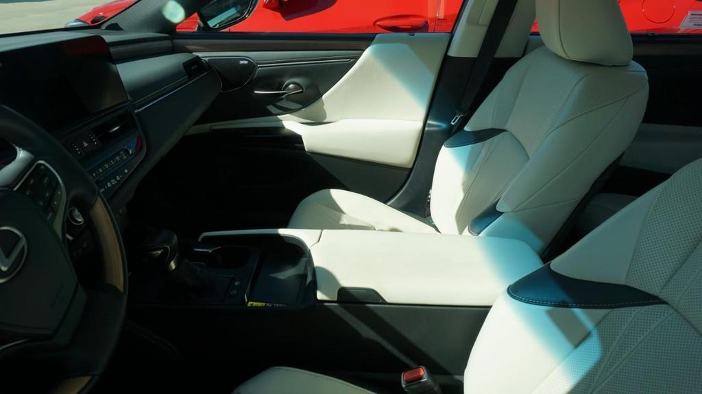 used 2024 Lexus ES 300h car, priced at $51,900