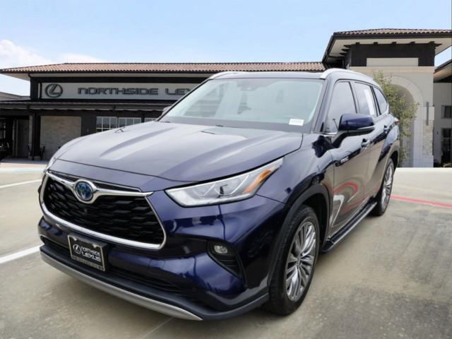 used 2020 Toyota Highlander Hybrid car, priced at $30,500