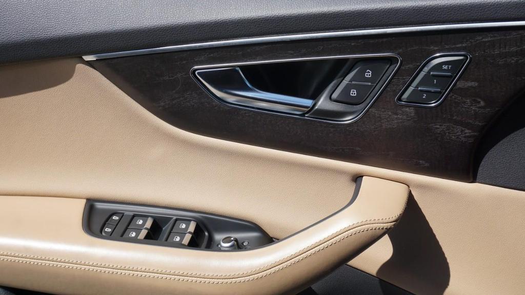 used 2022 Audi Q7 car, priced at $38,810