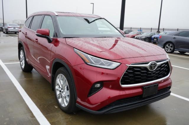 used 2020 Toyota Highlander car, priced at $38,693