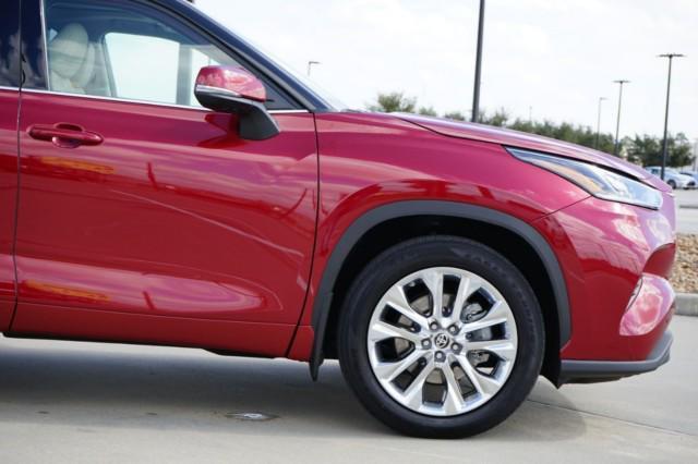 used 2020 Toyota Highlander car, priced at $38,693