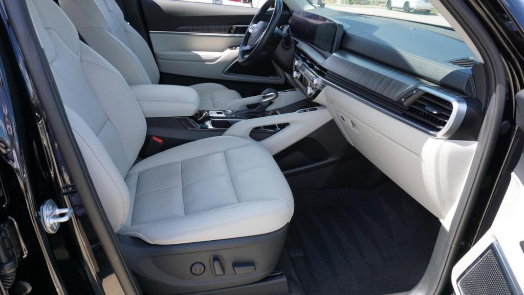 used 2024 Kia Telluride car, priced at $38,498