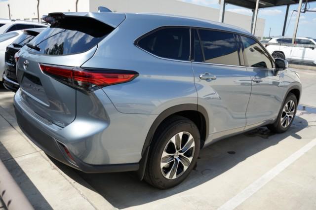 used 2022 Toyota Highlander car, priced at $38,444