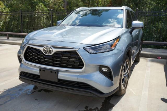 used 2022 Toyota Highlander car, priced at $38,444