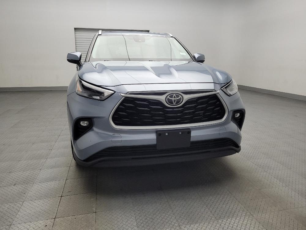 used 2022 Toyota Highlander car, priced at $29,695