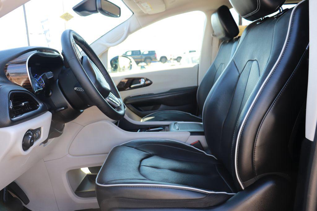 used 2023 Chrysler Pacifica Hybrid car, priced at $26,000