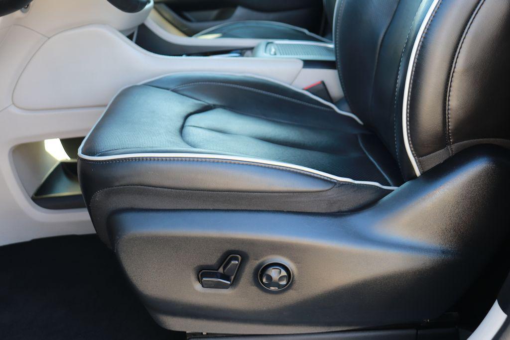 used 2023 Chrysler Pacifica Hybrid car, priced at $26,000