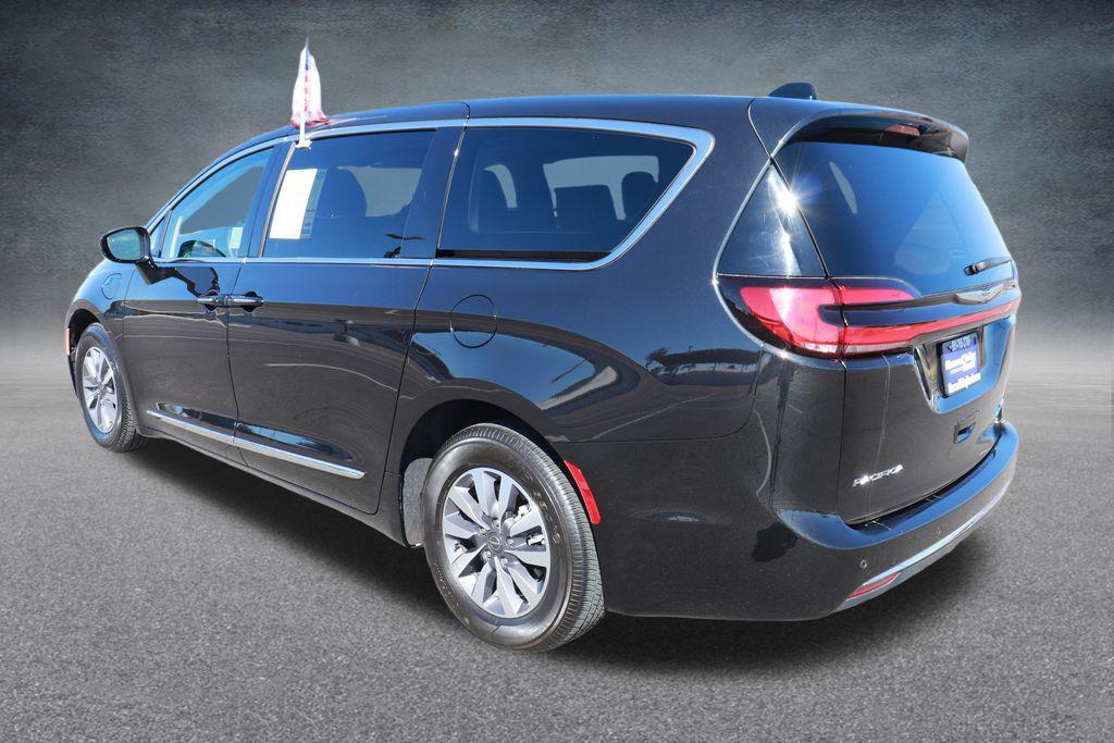 used 2023 Chrysler Pacifica Hybrid car, priced at $26,000