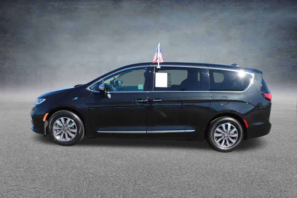 used 2023 Chrysler Pacifica Hybrid car, priced at $26,000