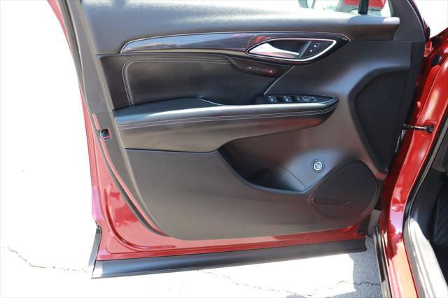 used 2023 Buick Envision car, priced at $22,000