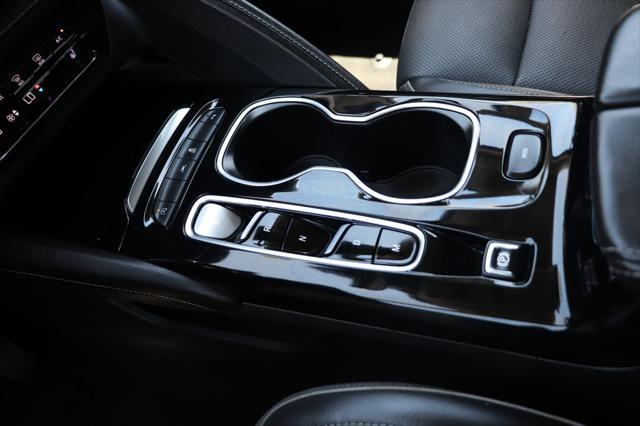 used 2023 Buick Envision car, priced at $22,000