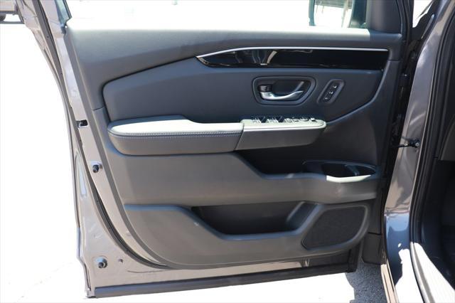 new 2025 Honda Pilot car, priced at $49,157