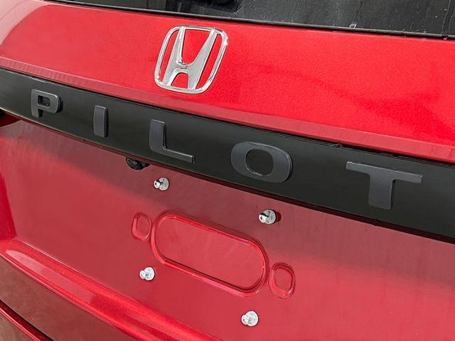 new 2025 Honda Pilot car, priced at $45,717