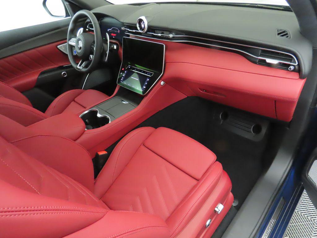 new 2025 Maserati Grecale car