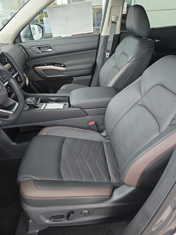 new 2025 Nissan Pathfinder car, priced at $40,962
