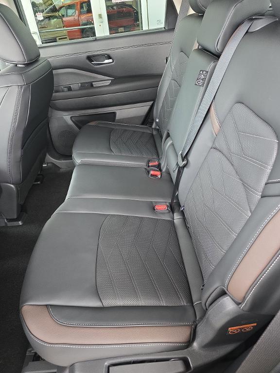 new 2025 Nissan Pathfinder car, priced at $40,962
