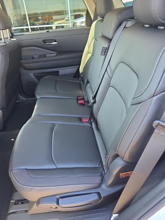 new 2025 Nissan Pathfinder car, priced at $35,456