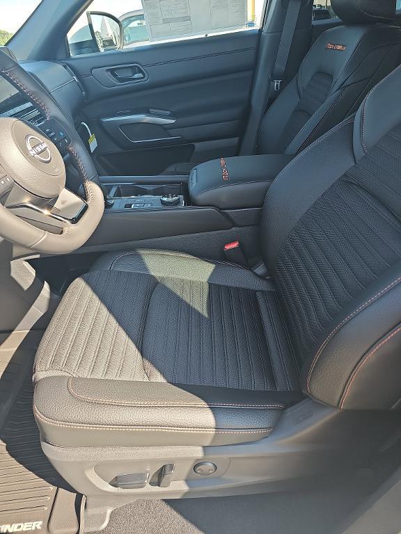 new 2025 Nissan Pathfinder car, priced at $37,352