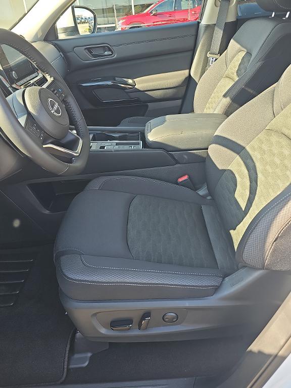 new 2025 Nissan Pathfinder car, priced at $34,792