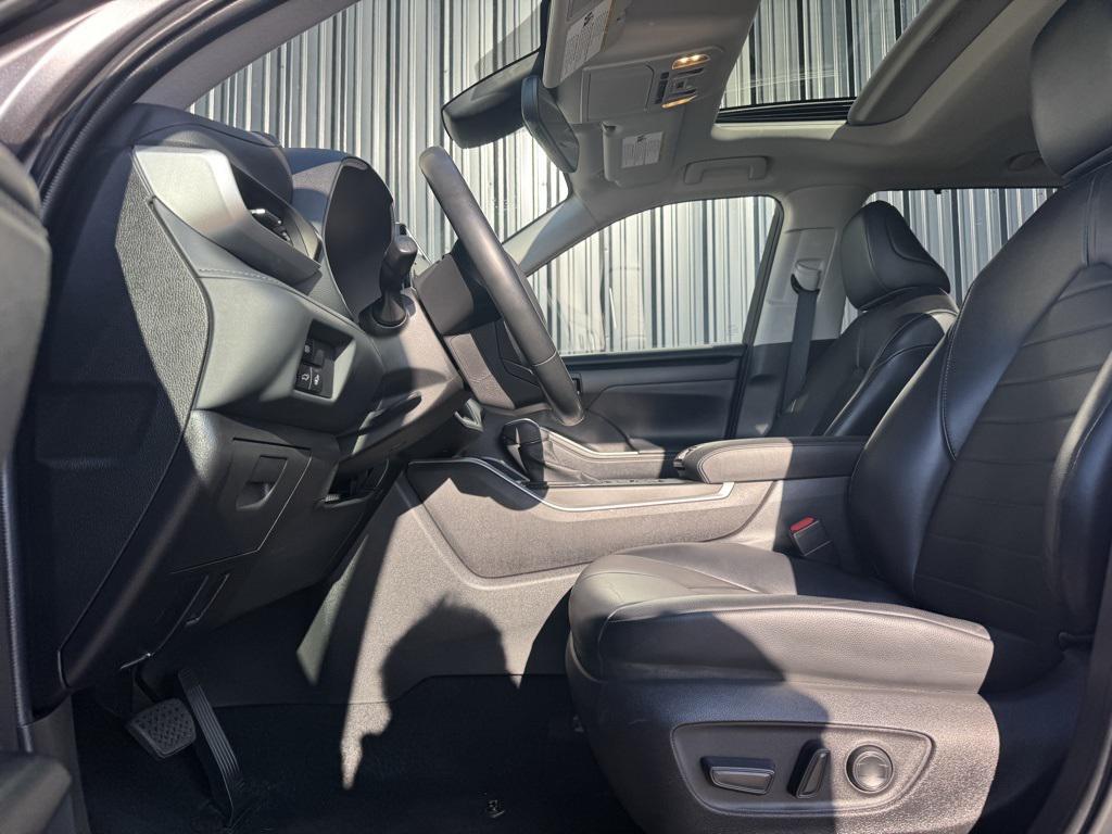 used 2022 Toyota Highlander car, priced at $37,179
