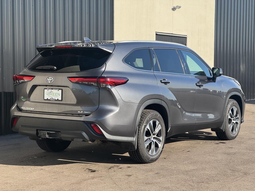used 2022 Toyota Highlander car, priced at $37,179