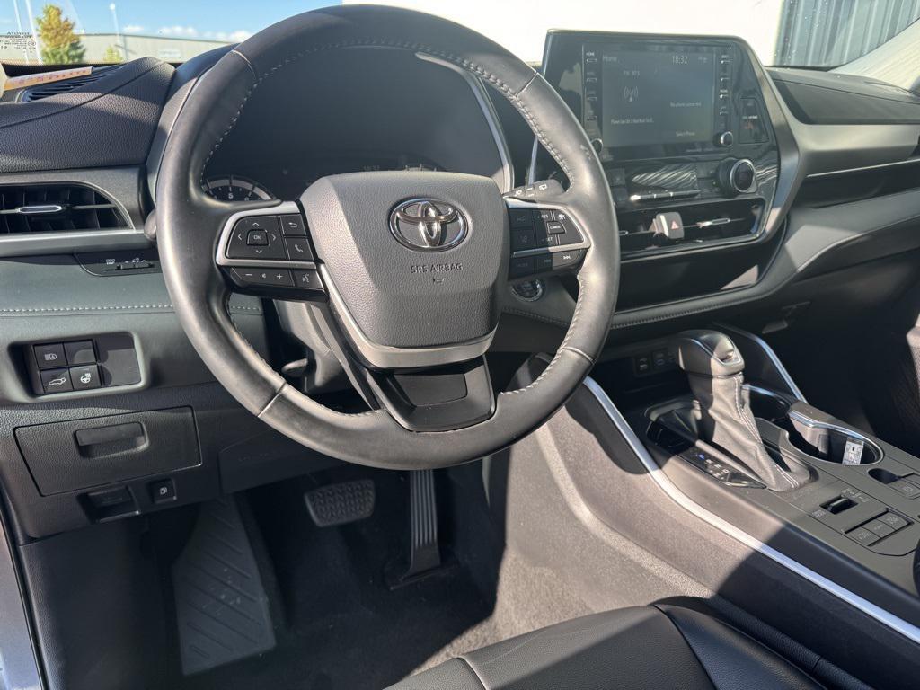 used 2022 Toyota Highlander car, priced at $37,179