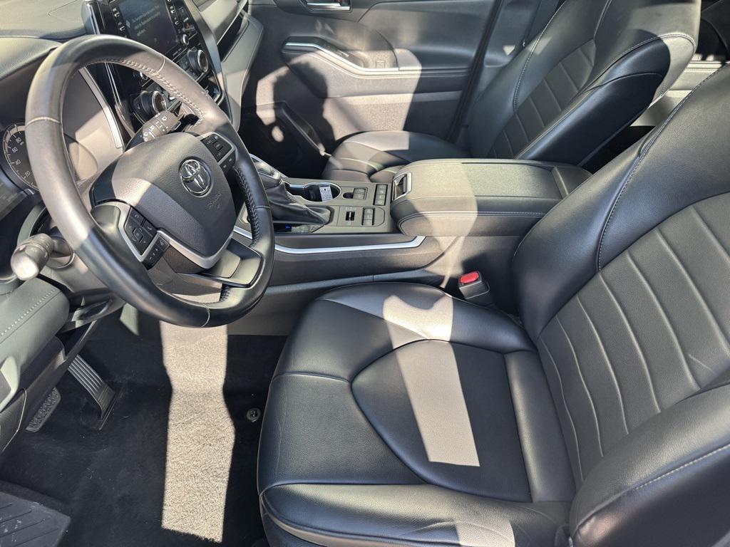 used 2022 Toyota Highlander car, priced at $37,179
