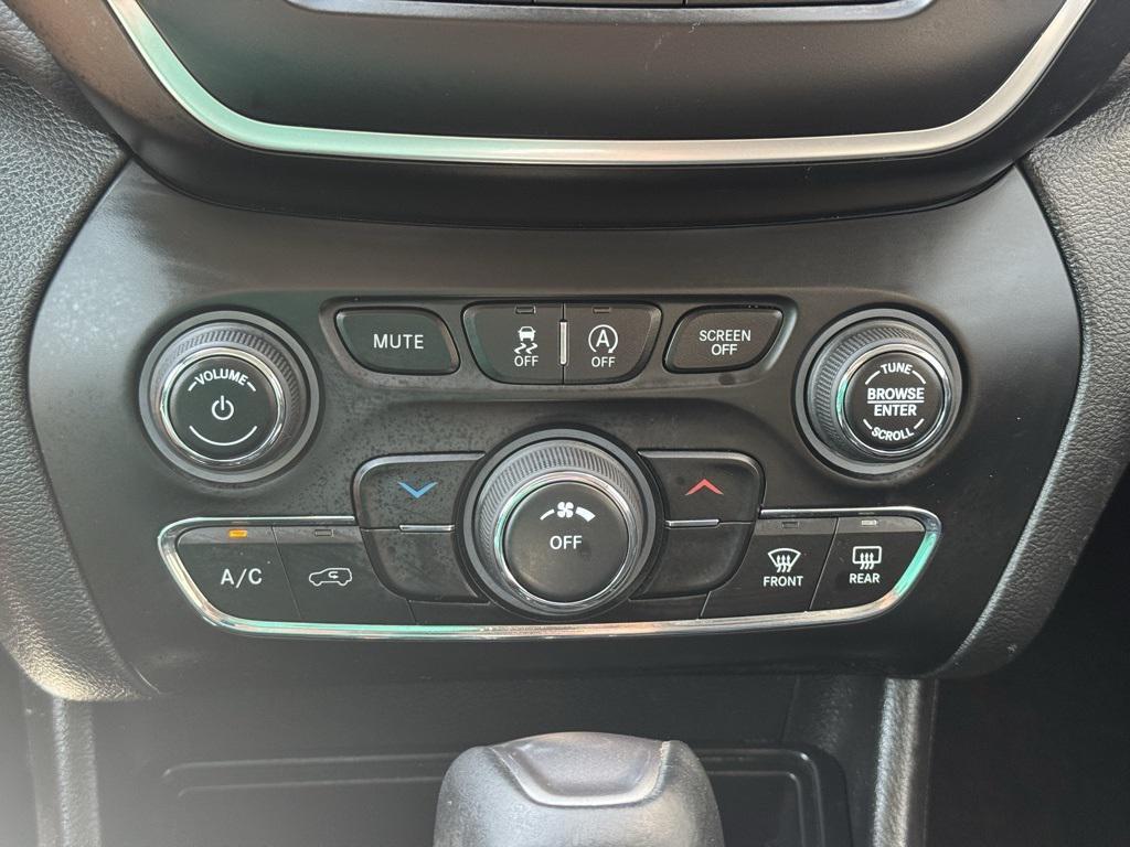 used 2019 Jeep Cherokee car, priced at $14,879