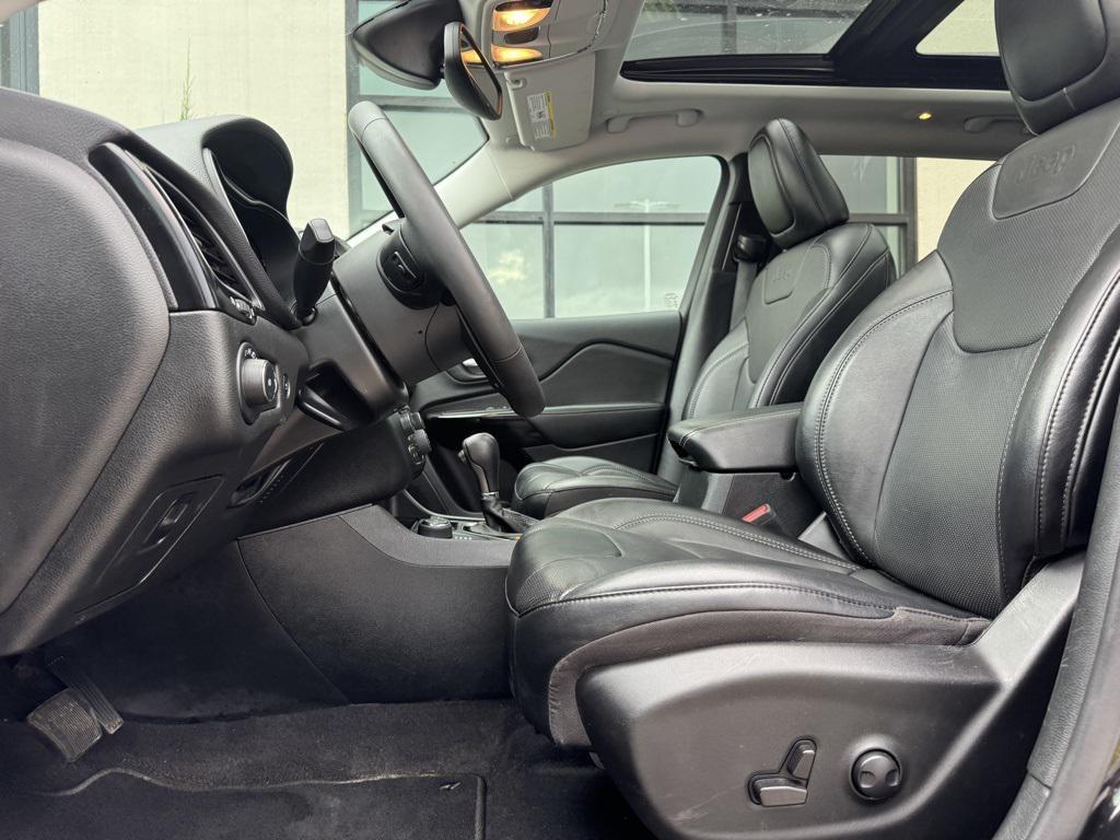 used 2023 Jeep Cherokee car, priced at $23,979