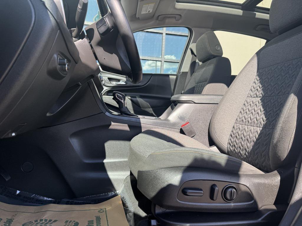 used 2024 Chevrolet Equinox car, priced at $25,979