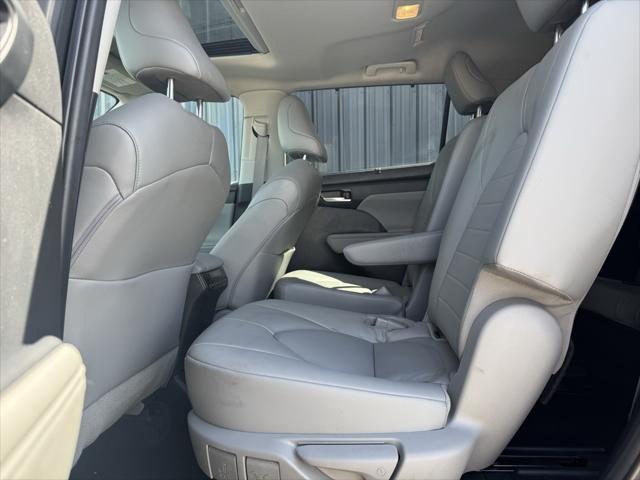 used 2023 Toyota Highlander Hybrid car, priced at $38,979