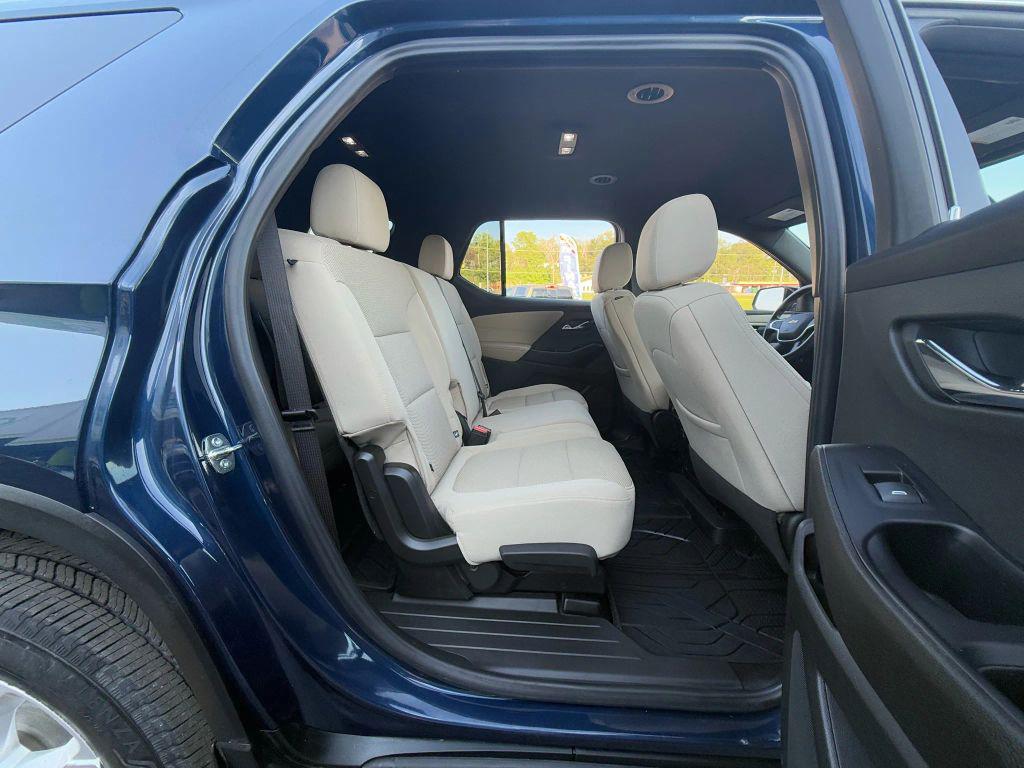 used 2022 Chevrolet Traverse car, priced at $23,999