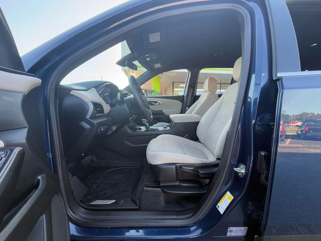 used 2022 Chevrolet Traverse car, priced at $23,999