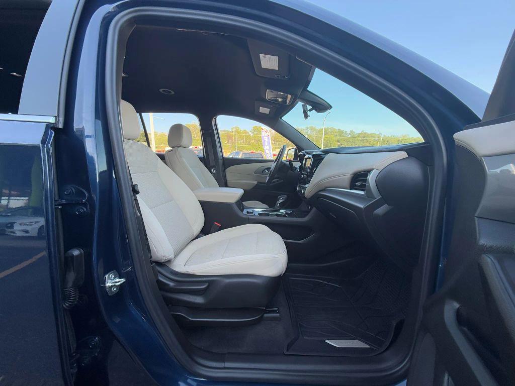 used 2022 Chevrolet Traverse car, priced at $23,999